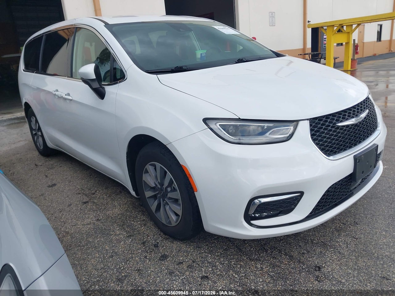 2C4RC1L71PR****** · 2023 CHRYSLER PACIFICA HYBRID TOURING L