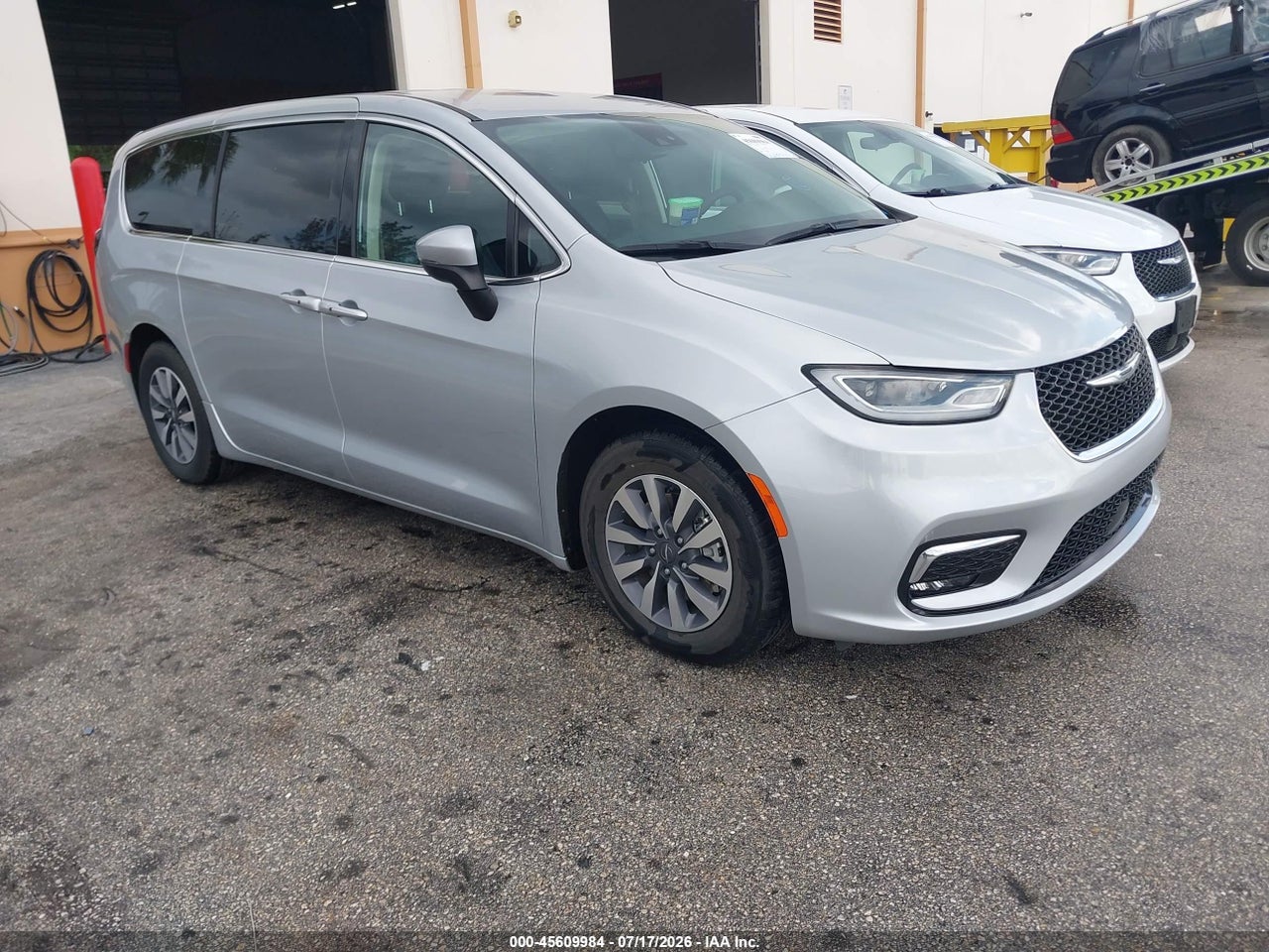 2C4RC1L73PR****** · 2023 CHRYSLER PACIFICA HYBRID TOURING L