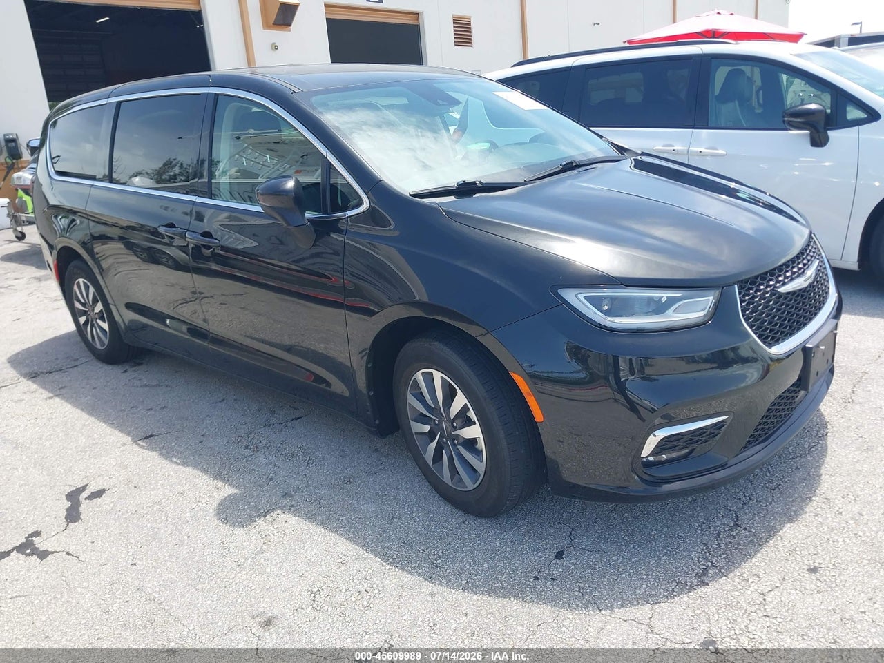 2C4RC1L7XPR****** · 2023 CHRYSLER PACIFICA HYBRID TOURING L