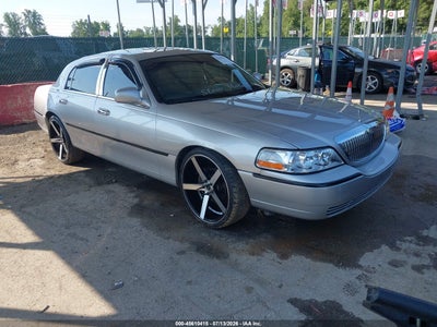1LNHM82W17Y****** · 2007 LINCOLN TOWN CAR SIGNATURE LIMITED