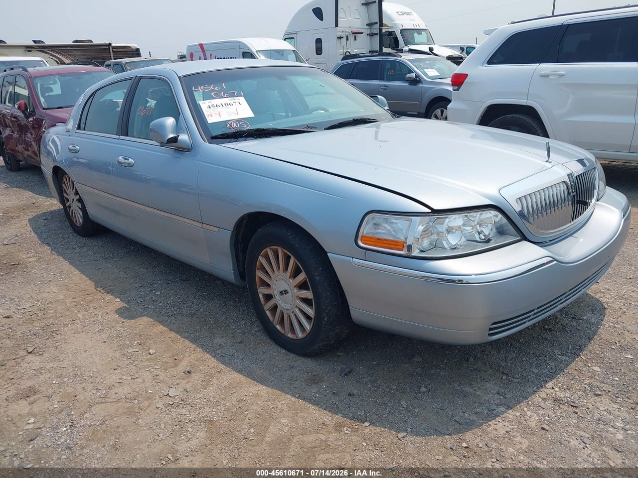1LNHM81W75Y****** · 2005 LINCOLN TOWN CAR SIGNATURE