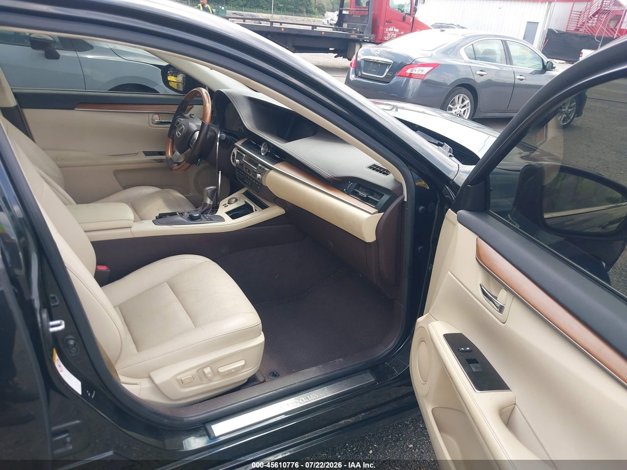 2016 LEXUS ES 300H · 5/11