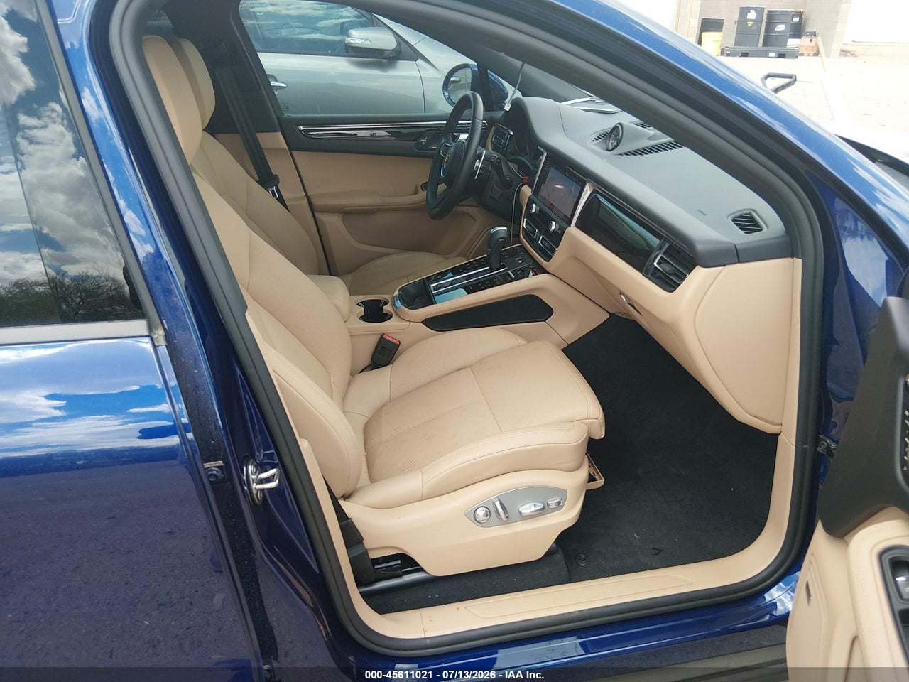 2025 PORSCHE MACAN T · 5/10
