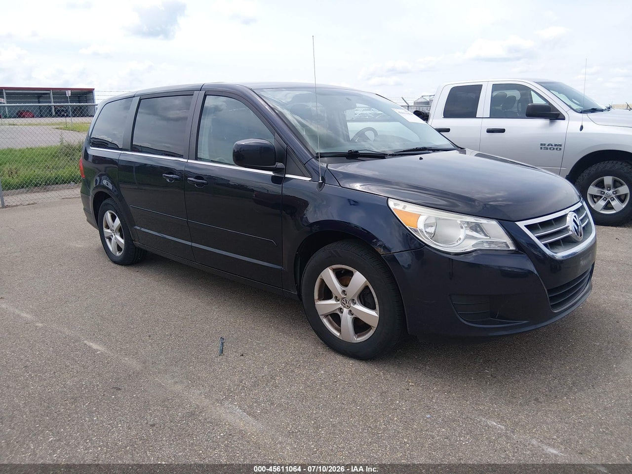 2V4RW3D13AR****** · 2010 VOLKSWAGEN ROUTAN SE