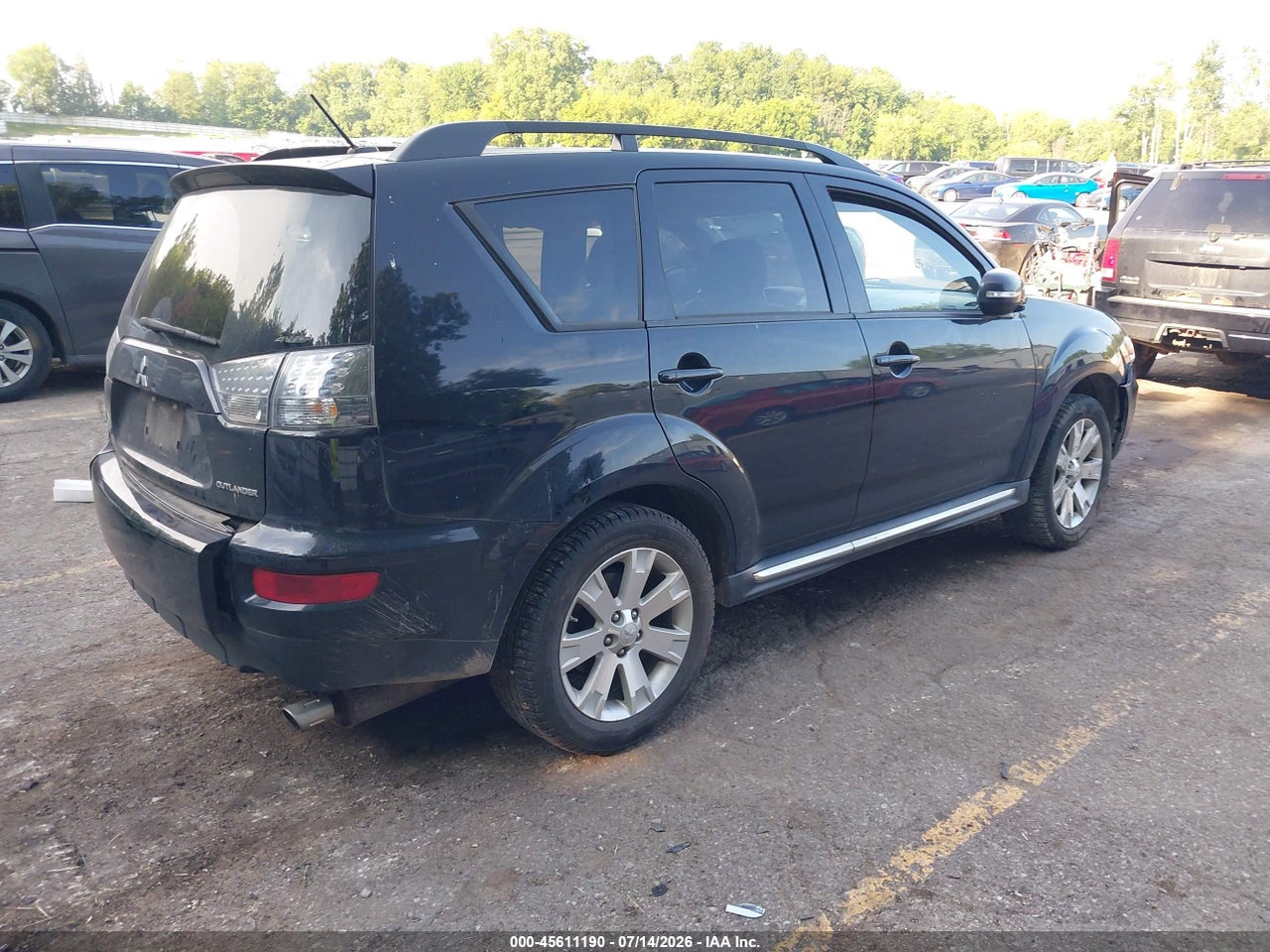 2011 MITSUBISHI OUTLANDER SE · 4/11