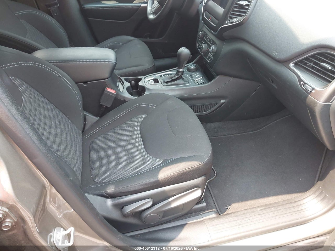 2019 JEEP CHEROKEE LATITUDE 4X4 · 5/5