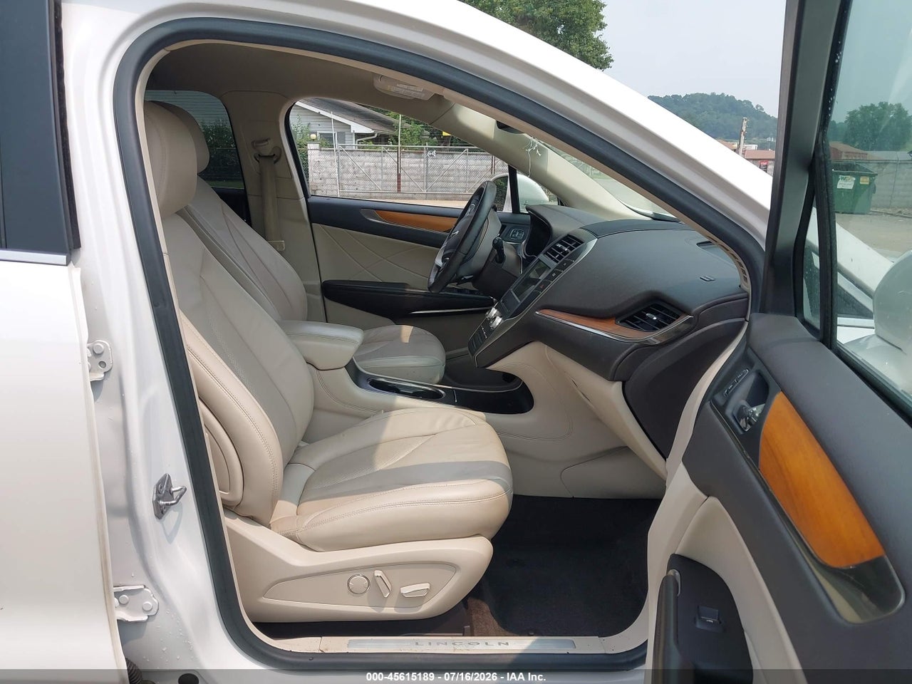 2017 LINCOLN MKC SELECT · 5/11