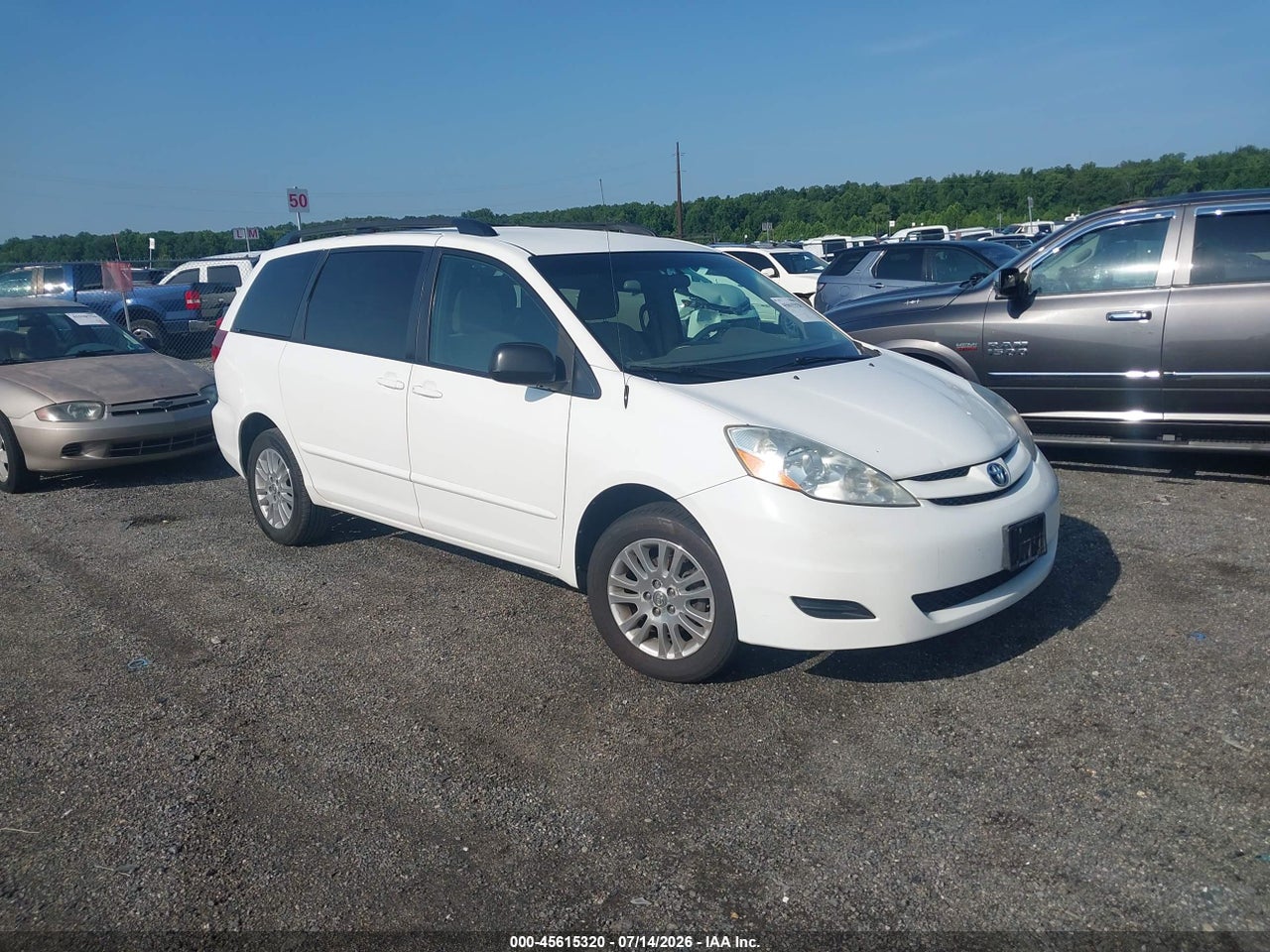 5TDBK23C29S****** · 2009 TOYOTA SIENNA LE