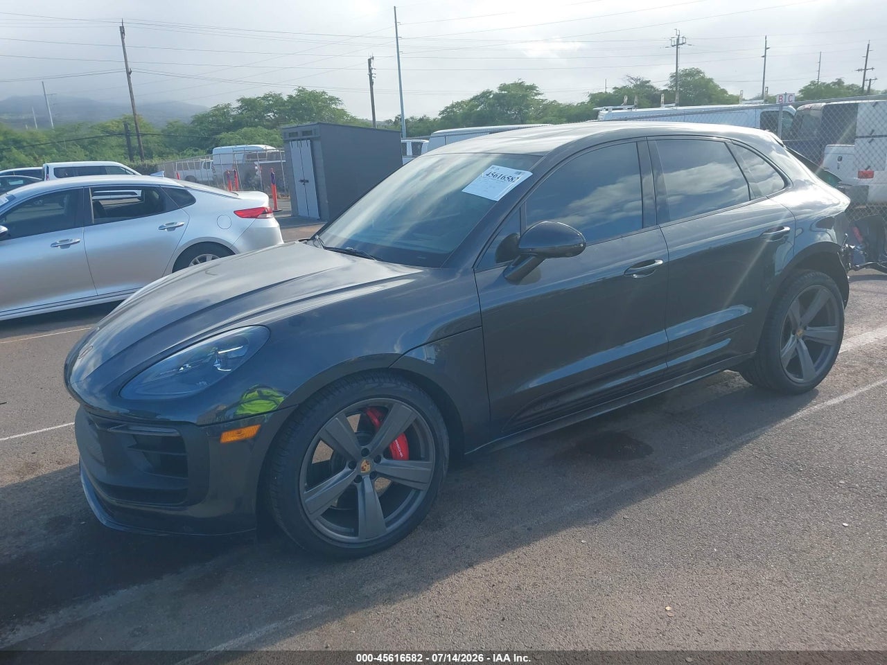 2026 PORSCHE MACAN GTS · 2/11