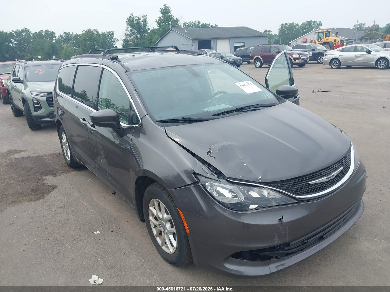 2020 CHRYSLER VOYAGER LXI · 6/11
