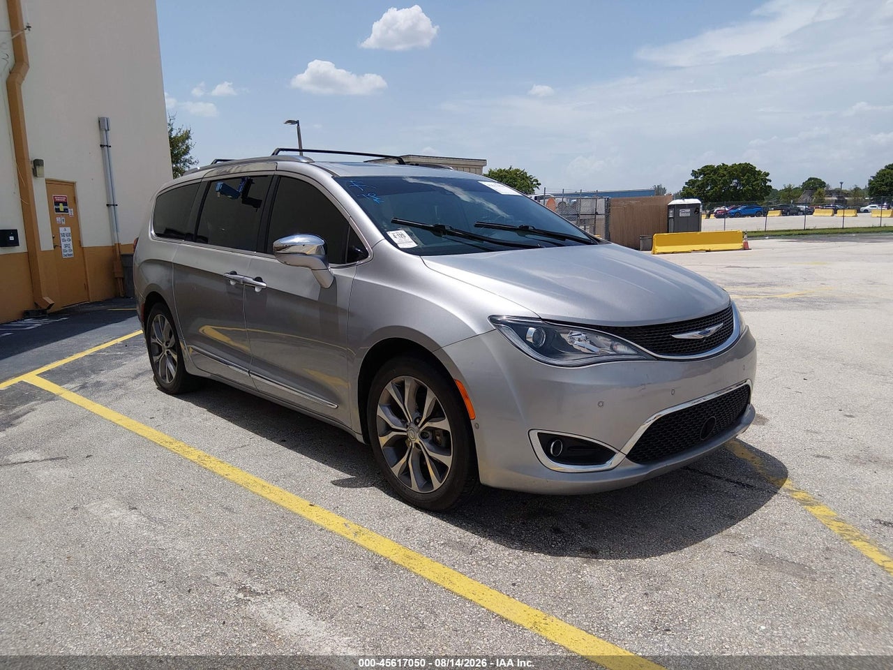 2C4RC1GG4KR****** · 2019 CHRYSLER PACIFICA LIMITED