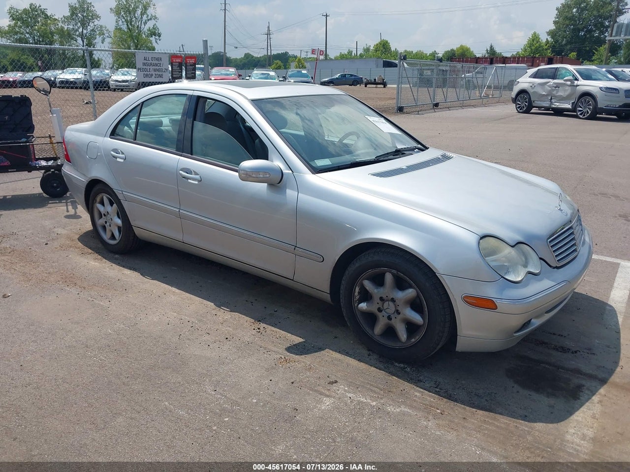WDBRF61J44E****** · 2004 MERCEDES-BENZ C 240