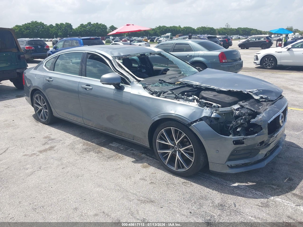 LVY982AK2JP****** · 2018 VOLVO S90 T5 MOMENTUM