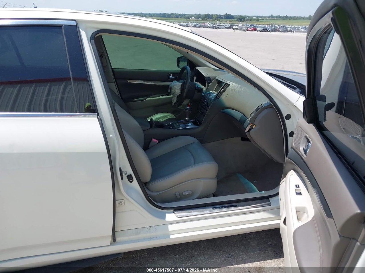 2011 INFINITI G37X · 5/11