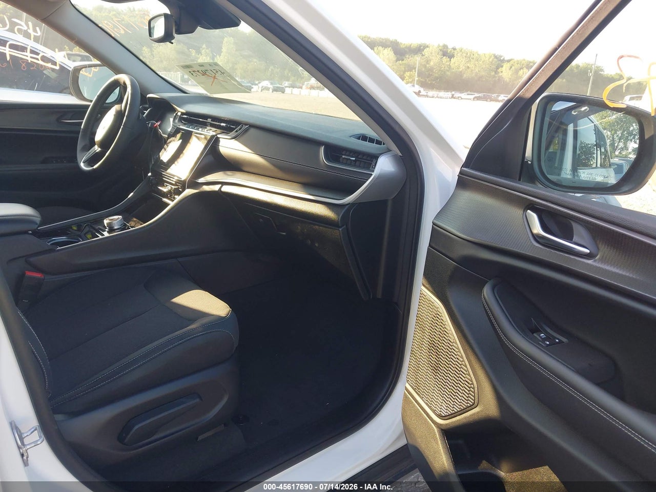 2023 JEEP GRAND CHEROKEE LAREDO 4X4 · 5/11