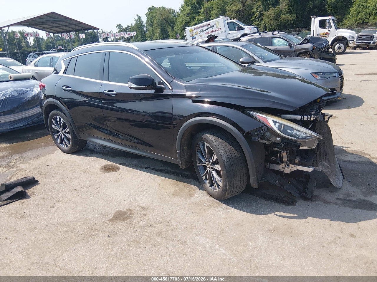SJKCH5CR8JA****** · 2018 INFINITI QX30 PREMIUM