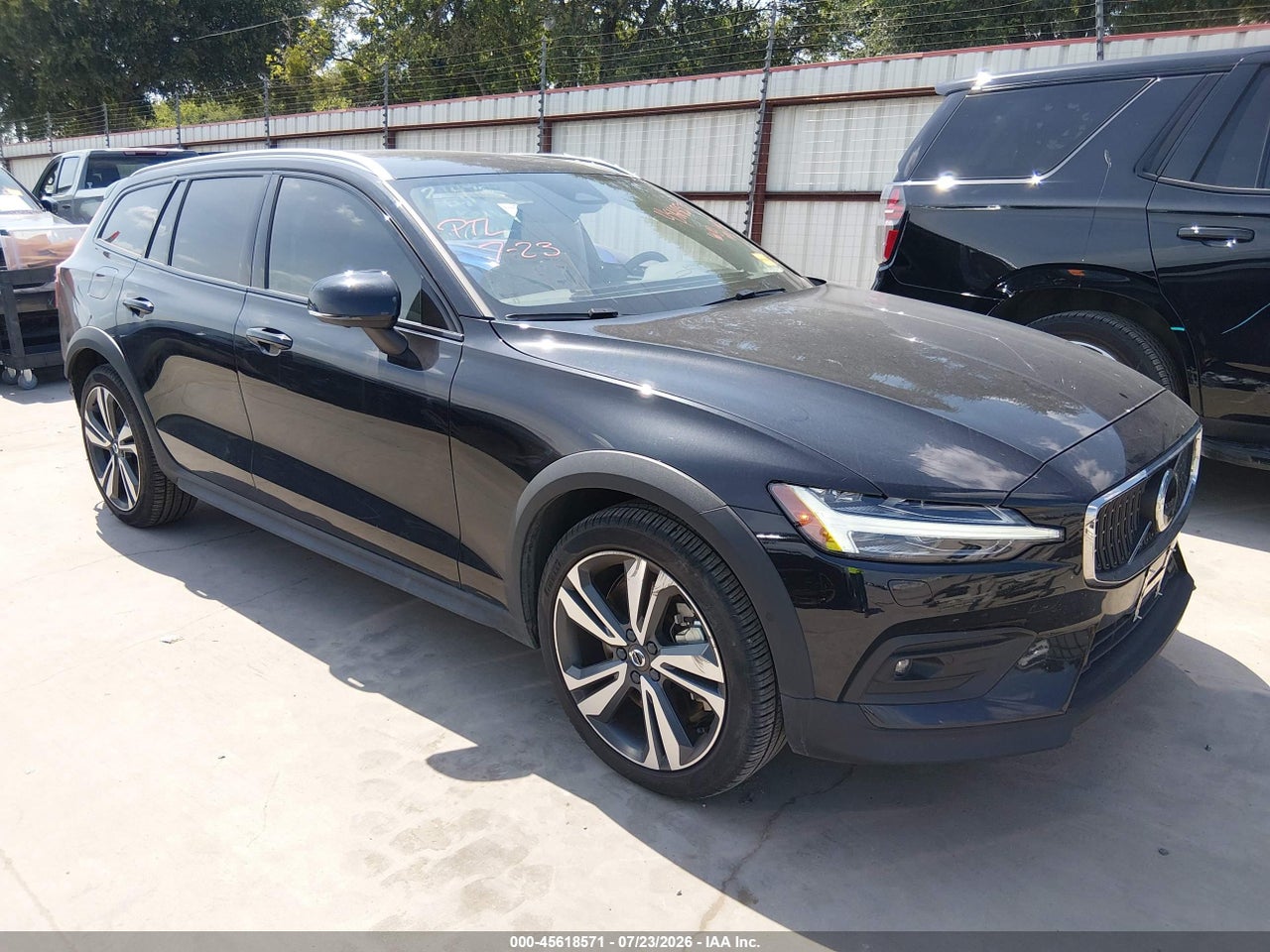 YV4L12WK0S2****** · 2025 VOLVO V60 CROSS COUNTRY PLUS, B5 AWD GAS (MILD HYBRID)