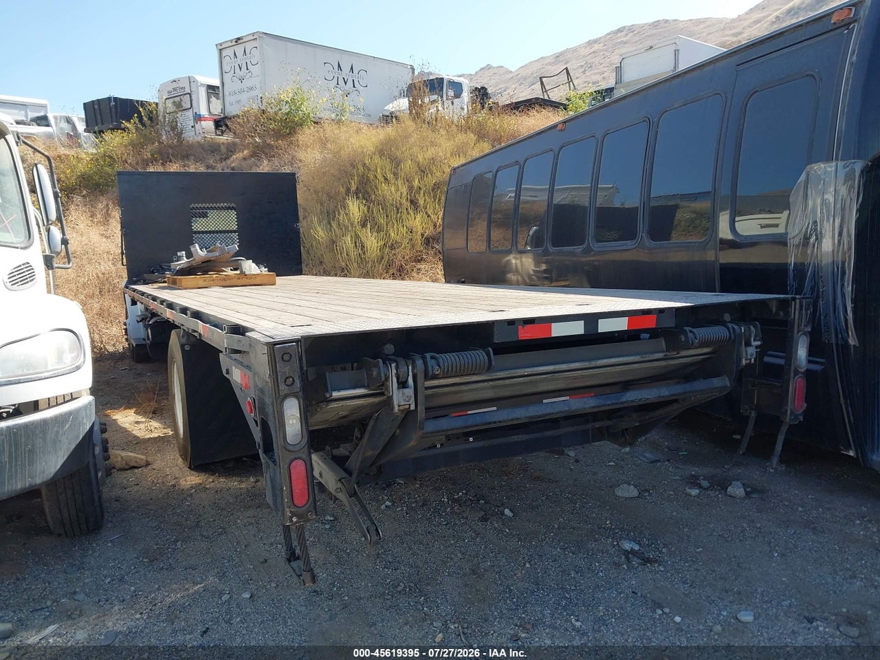 3ALACWDT3HD****** · 2017 FREIGHTLINER M2 106   · 3/4
