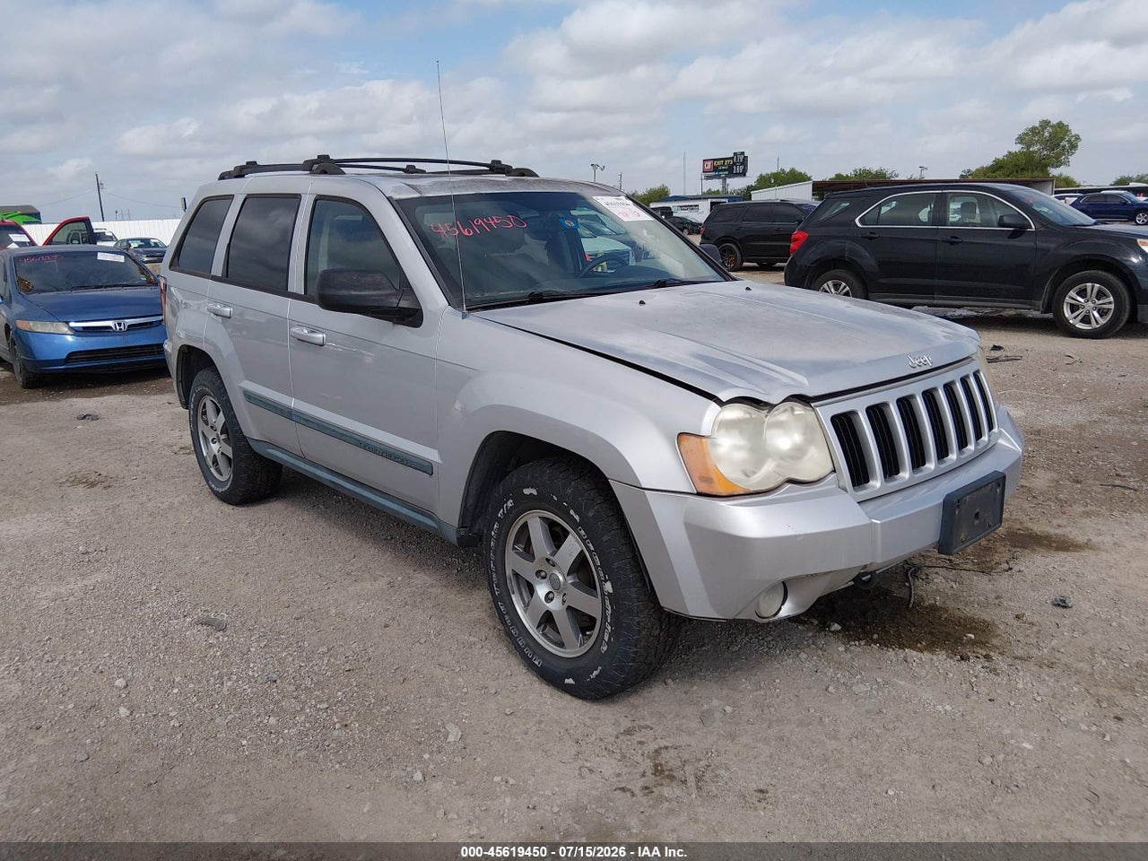 1J8HR48N38C****** · 2008 JEEP GRAND CHEROKEE LAREDO