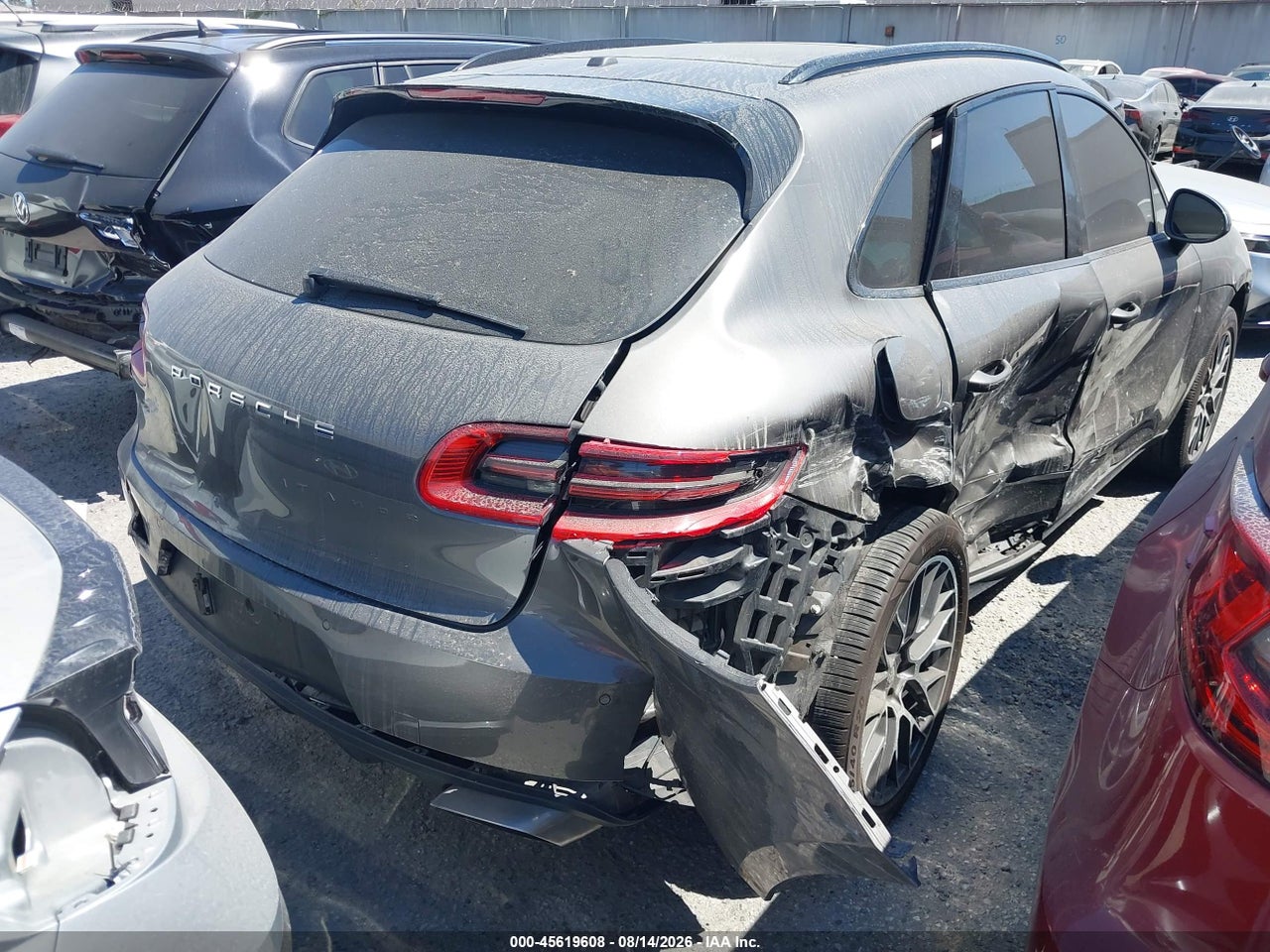 WP1AA2A5XJL****** · 2018 PORSCHE MACAN   · 4/11