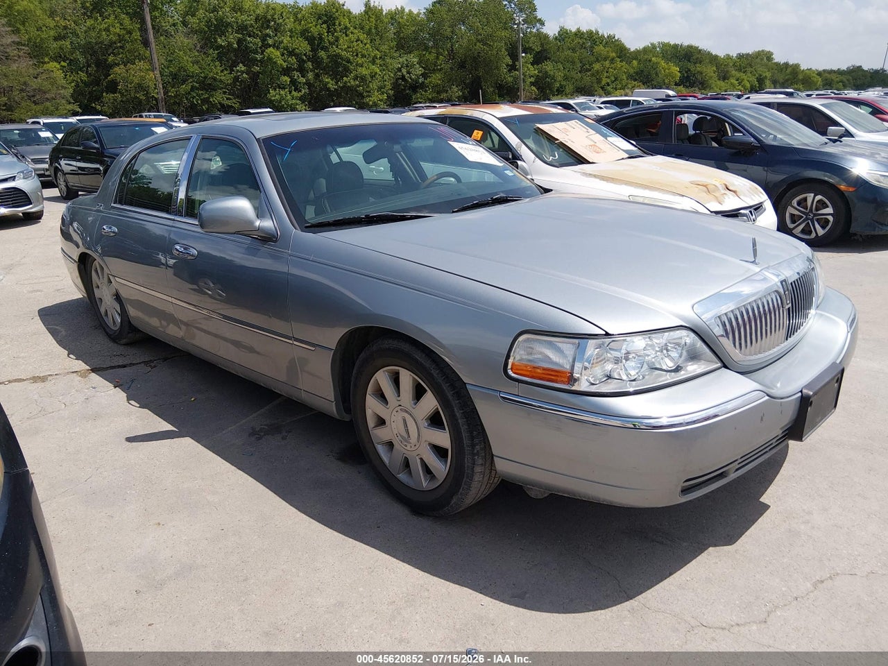 1LNHM82V06Y****** · 2006 LINCOLN TOWN CAR SIGNATURE LIMITED