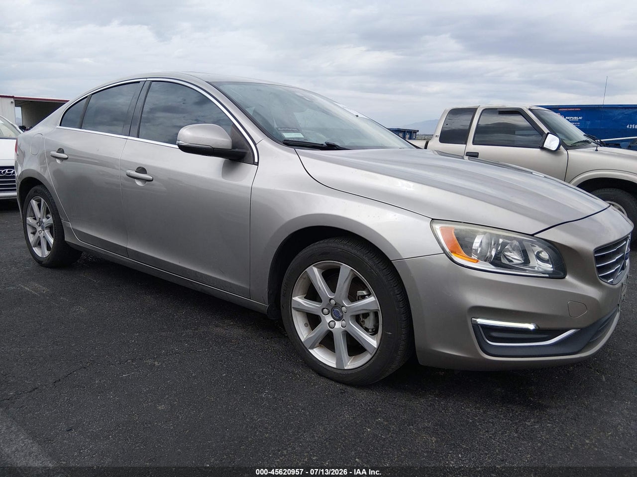 YV126MFK2G2****** · 2016 VOLVO S60 T5 DRIVE-E PREMIER