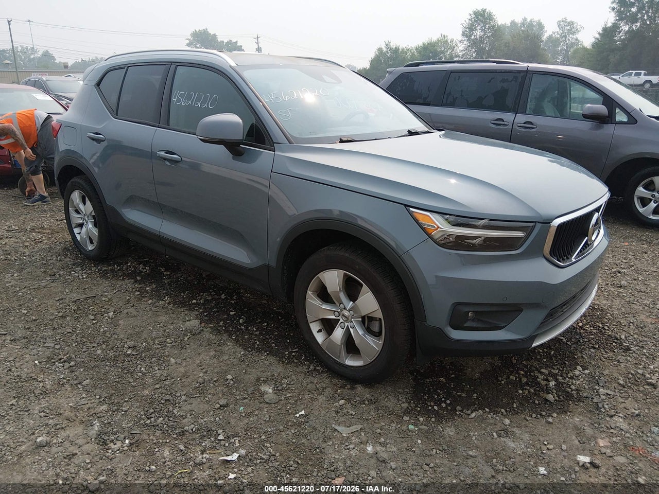 YV4162UK0N2****** · 2022 VOLVO XC40 T5 MOMENTUM