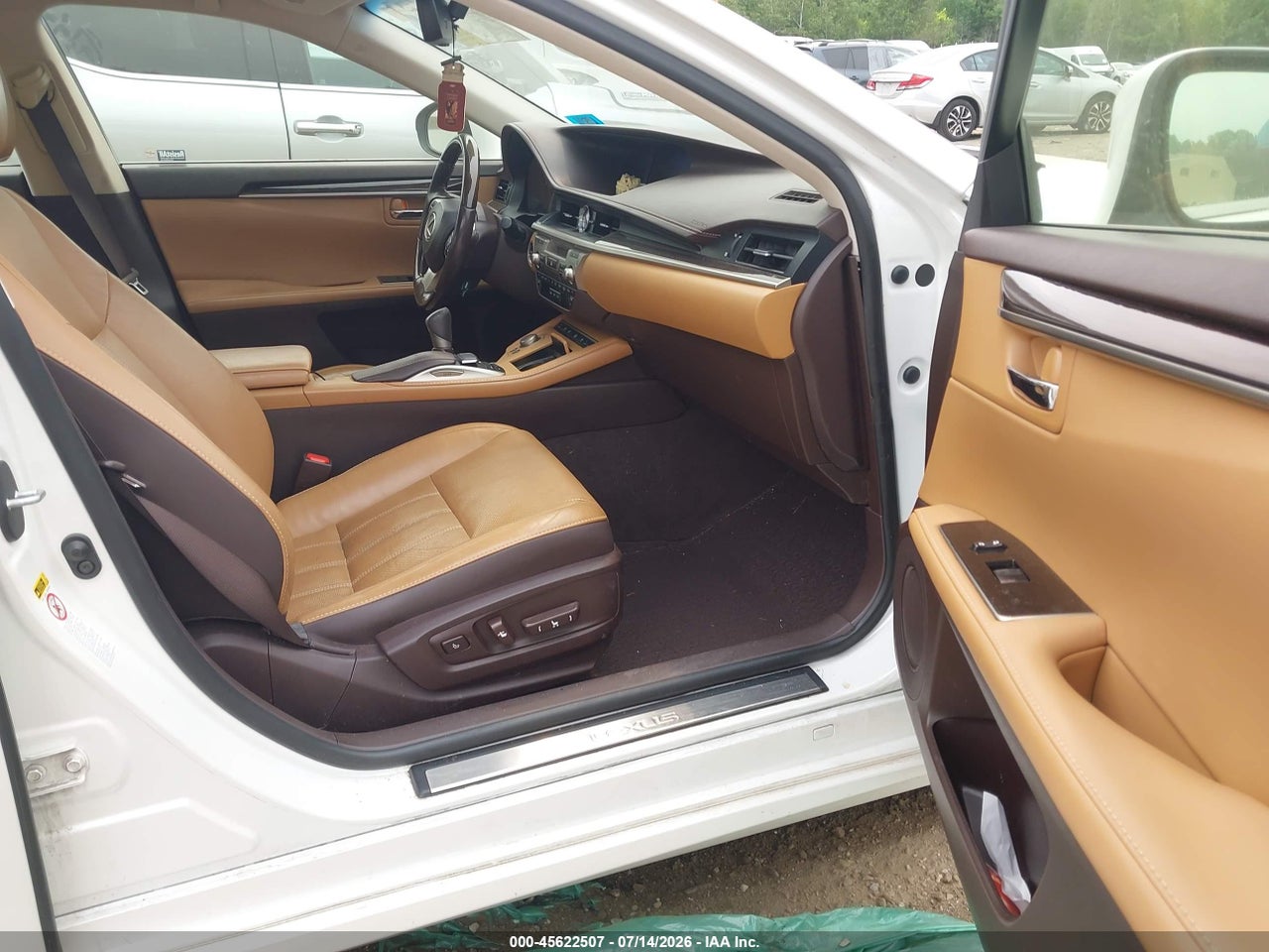 2017 LEXUS ES 300H · 5/11