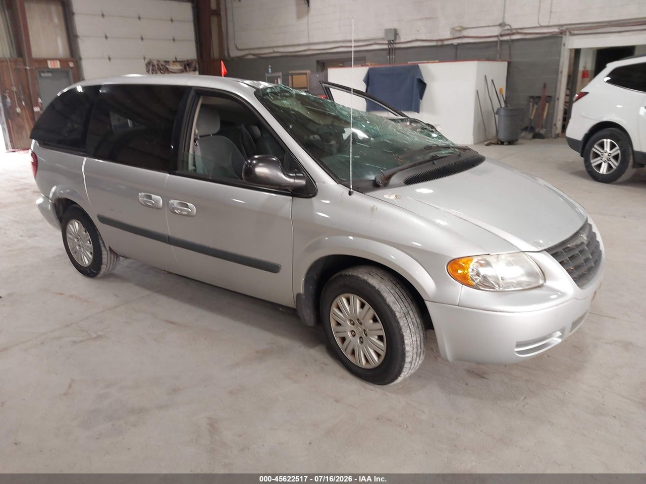 1C4GP45R55B****** · 2005 CHRYSLER TOWN &amp; COUNTRY