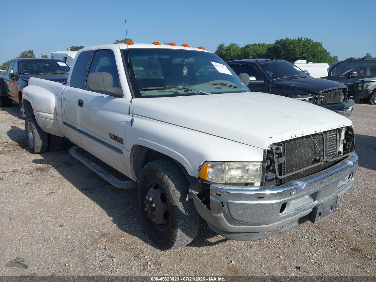 1B7MC3362YJ****** · 2000 DODGE RAM 3500 ST