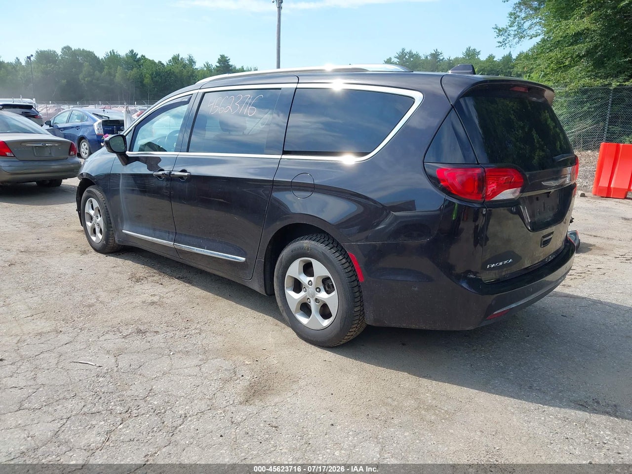2017 CHRYSLER PACIFICA TOURING-L PLUS · 3/11