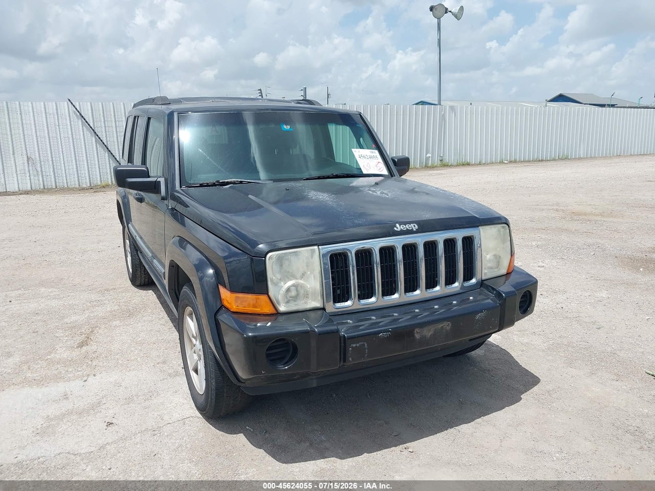 1J8HG48K98C****** · 2008 JEEP COMMANDER SPORT