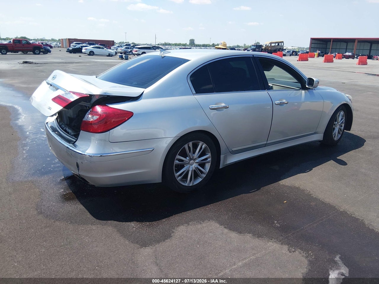 2013 HYUNDAI GENESIS 3.8 · 4/11
