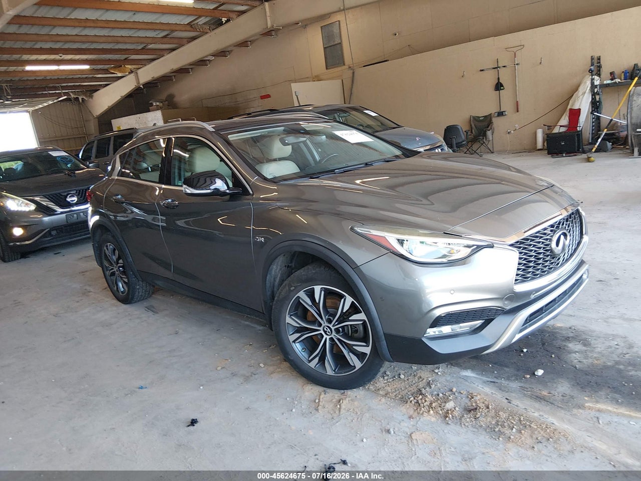 SJKCH5CR8HA****** · 2017 INFINITI QX30 PREMIUM