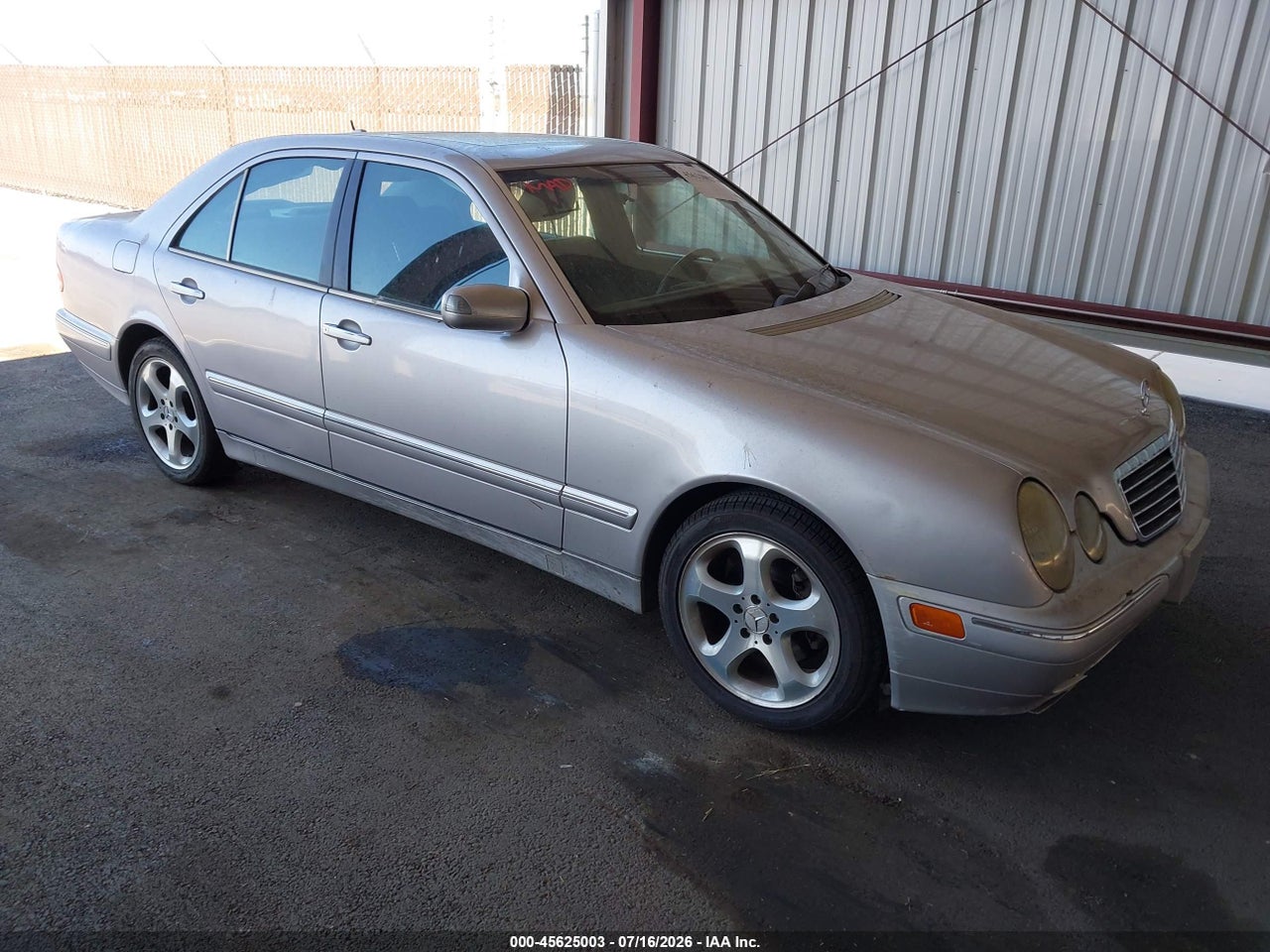 WDBJF65J82B****** · 2002 MERCEDES-BENZ E 320