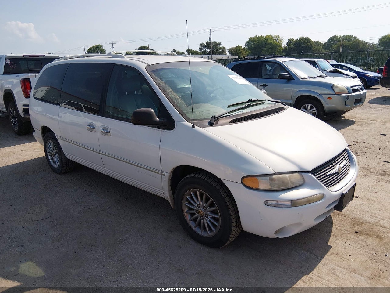 1C4GP64L4YB****** · 2000 CHRYSLER TOWN &amp; COUNTRY LIMITED