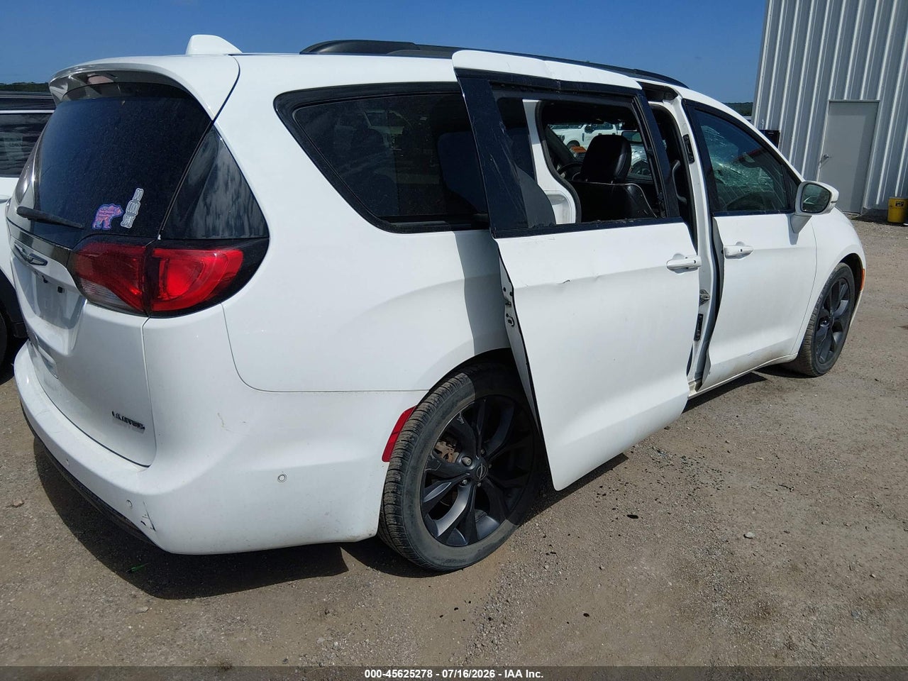 2019 CHRYSLER PACIFICA LIMITED · 4/11