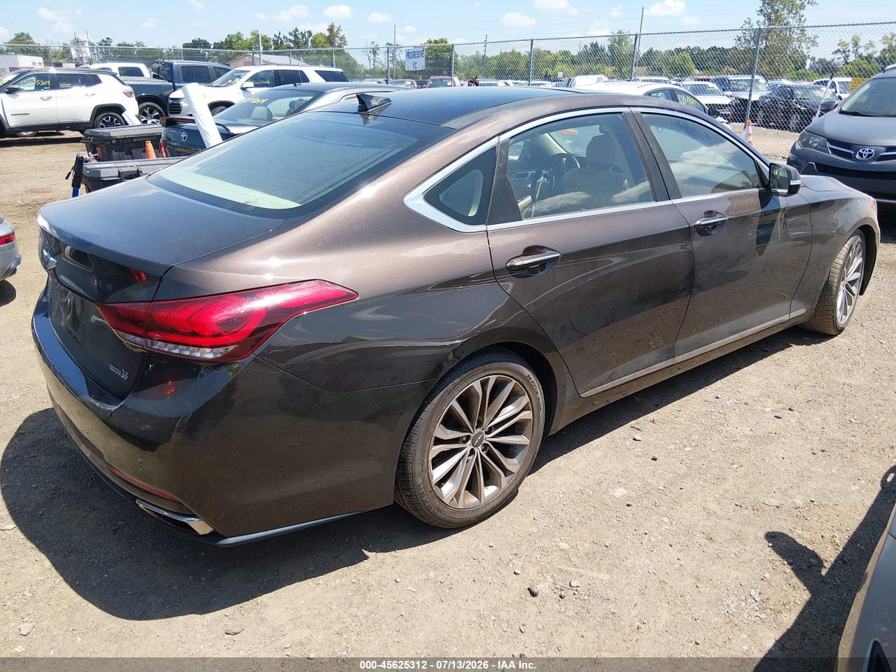 2015 HYUNDAI GENESIS 3.8 · 4/11