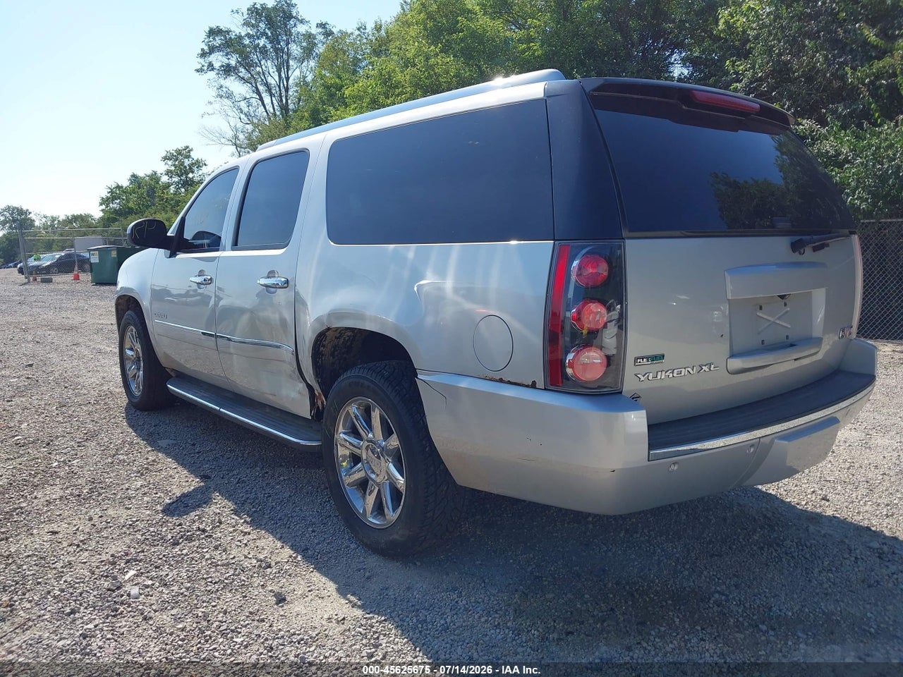 2011 GMC YUKON XL 1500 DENALI · 3/11