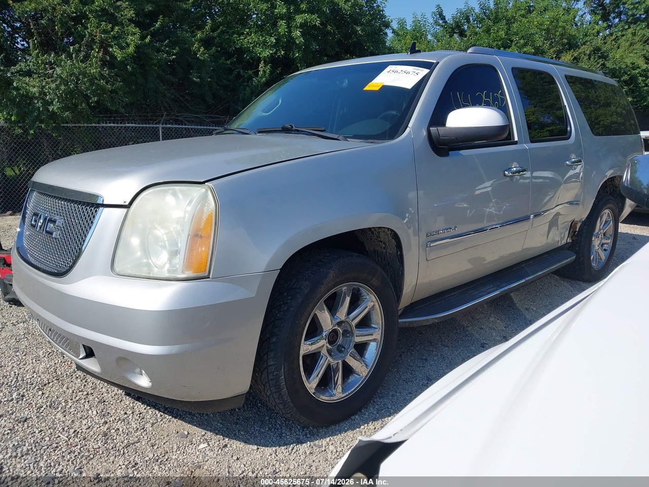 2011 GMC YUKON XL 1500 DENALI · 2/11