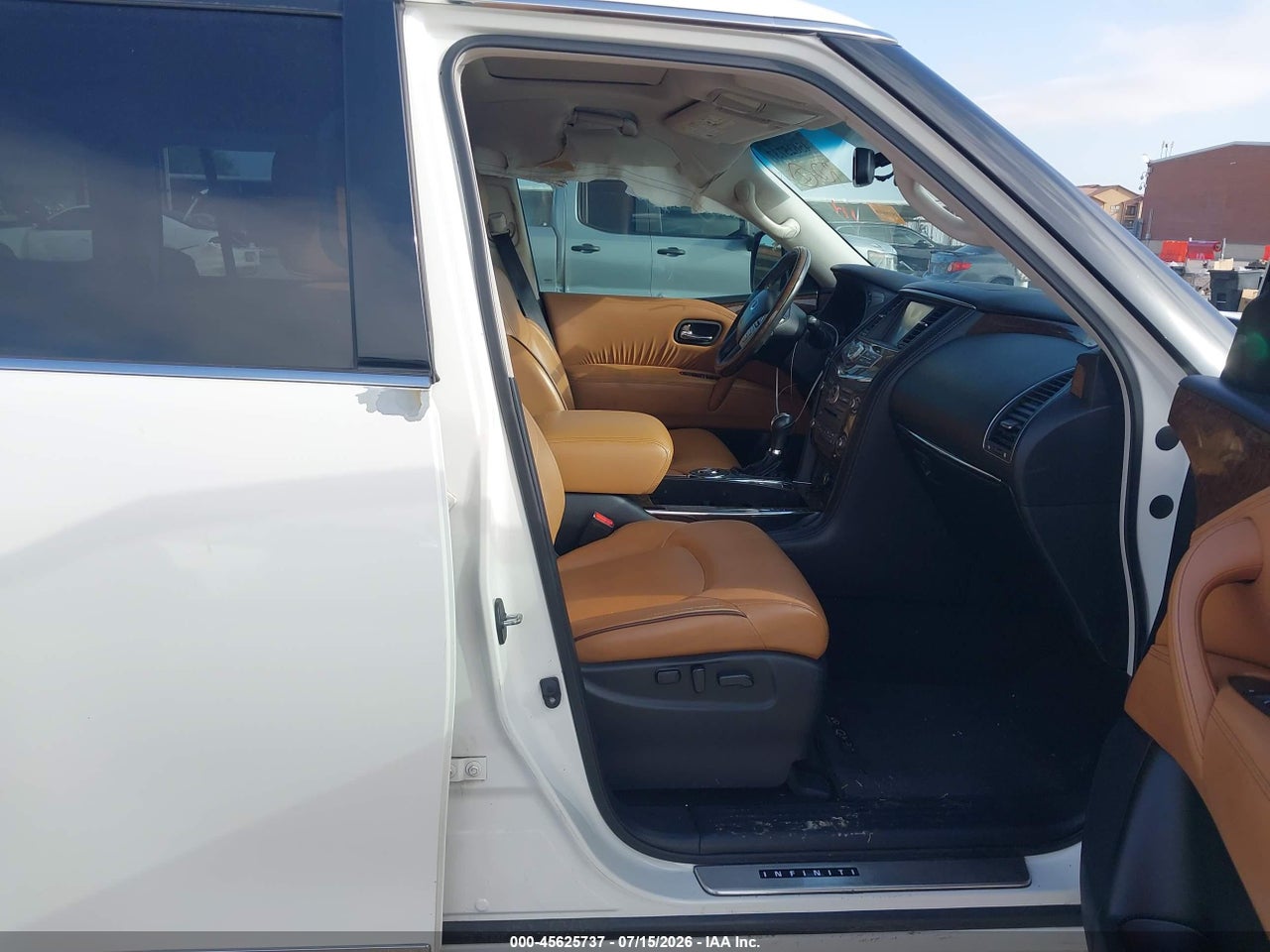 2016 INFINITI QX80 · 5/11