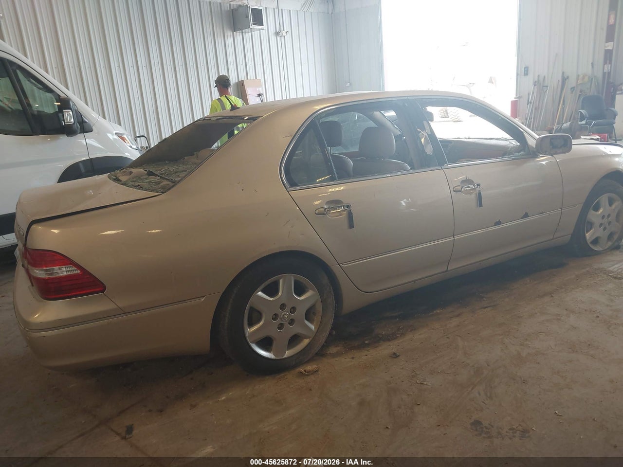 2004 LEXUS LS 430   · 4/10