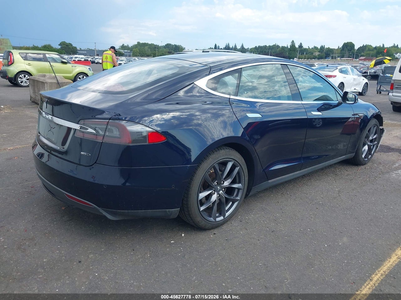 2015 TESLA MODEL S 70D/85D/P85D · 4/11