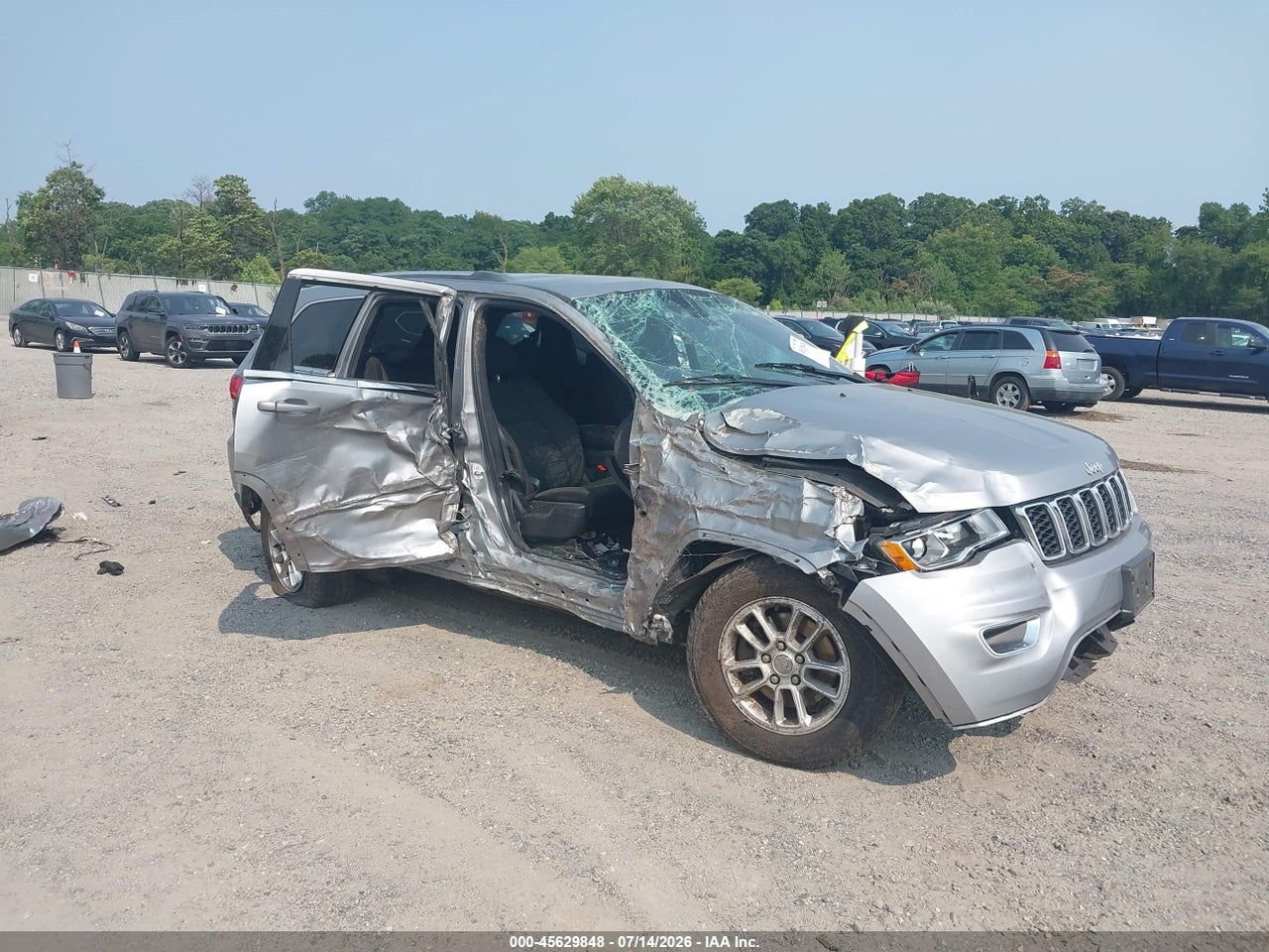 1C4RJFAG4JC****** · 2018 JEEP GRAND CHEROKEE LAREDO E 4X4