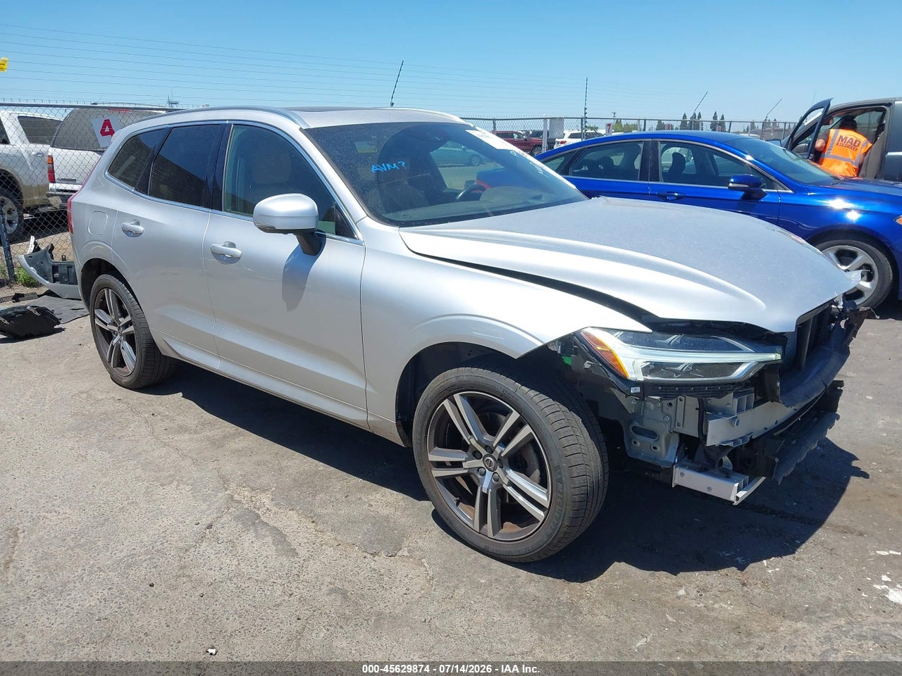 LYVA22RK8JB****** · 2018 VOLVO XC60 T6 MOMENTUM