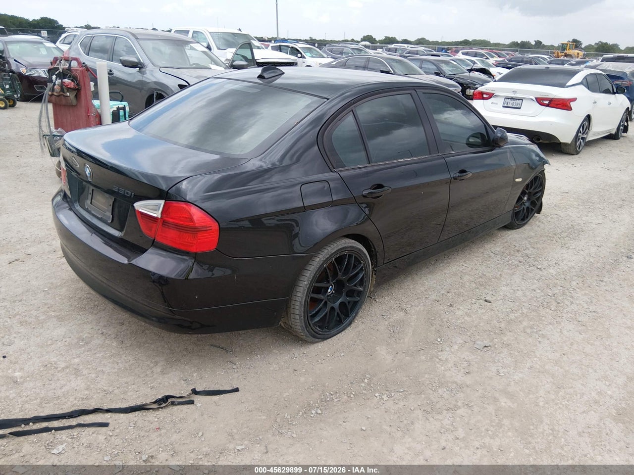 2006 BMW 330I   · 4/11