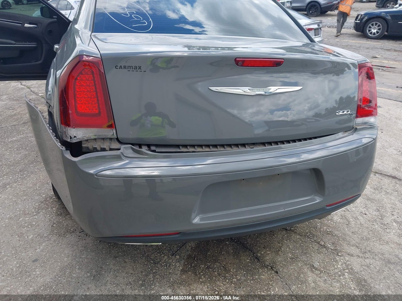 2019 CHRYSLER 300 300S · 6/10