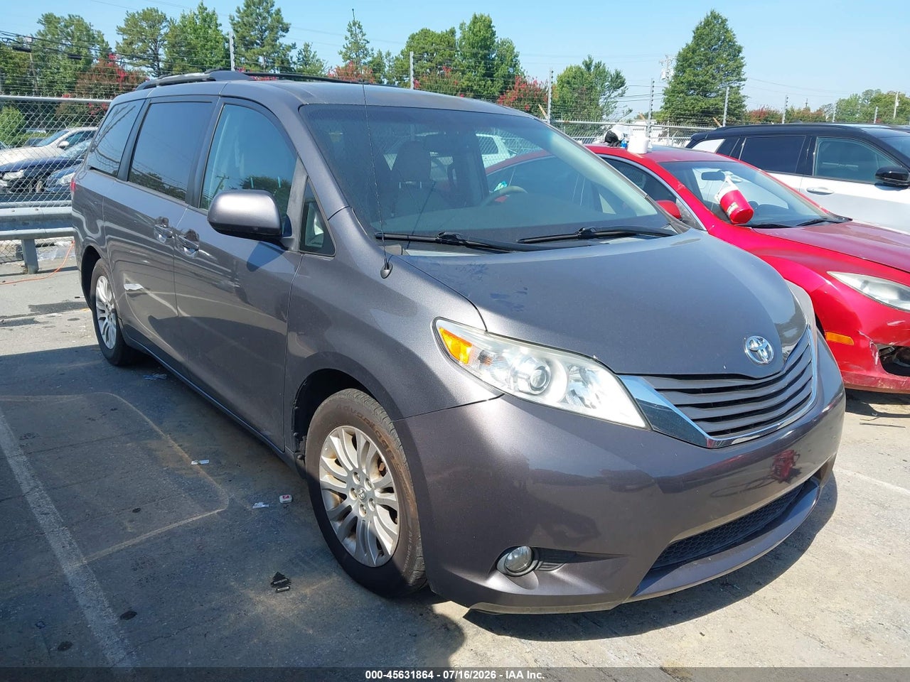 5TDYK3DC1BS****** · 2011 TOYOTA SIENNA XLE V6