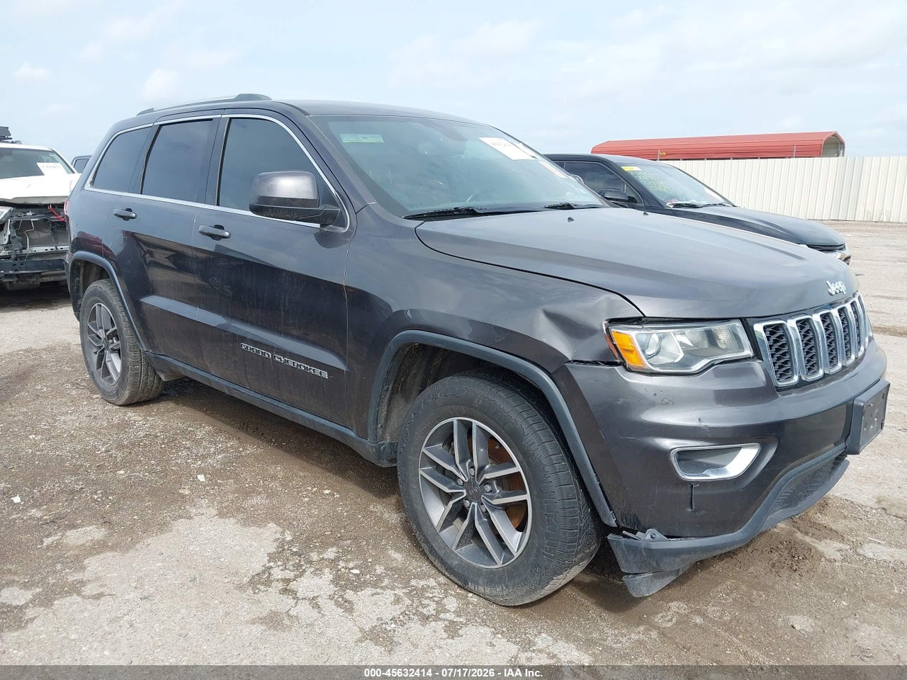 1C4RJEAG9KC****** · 2019 JEEP GRAND CHEROKEE LAREDO E 4X2