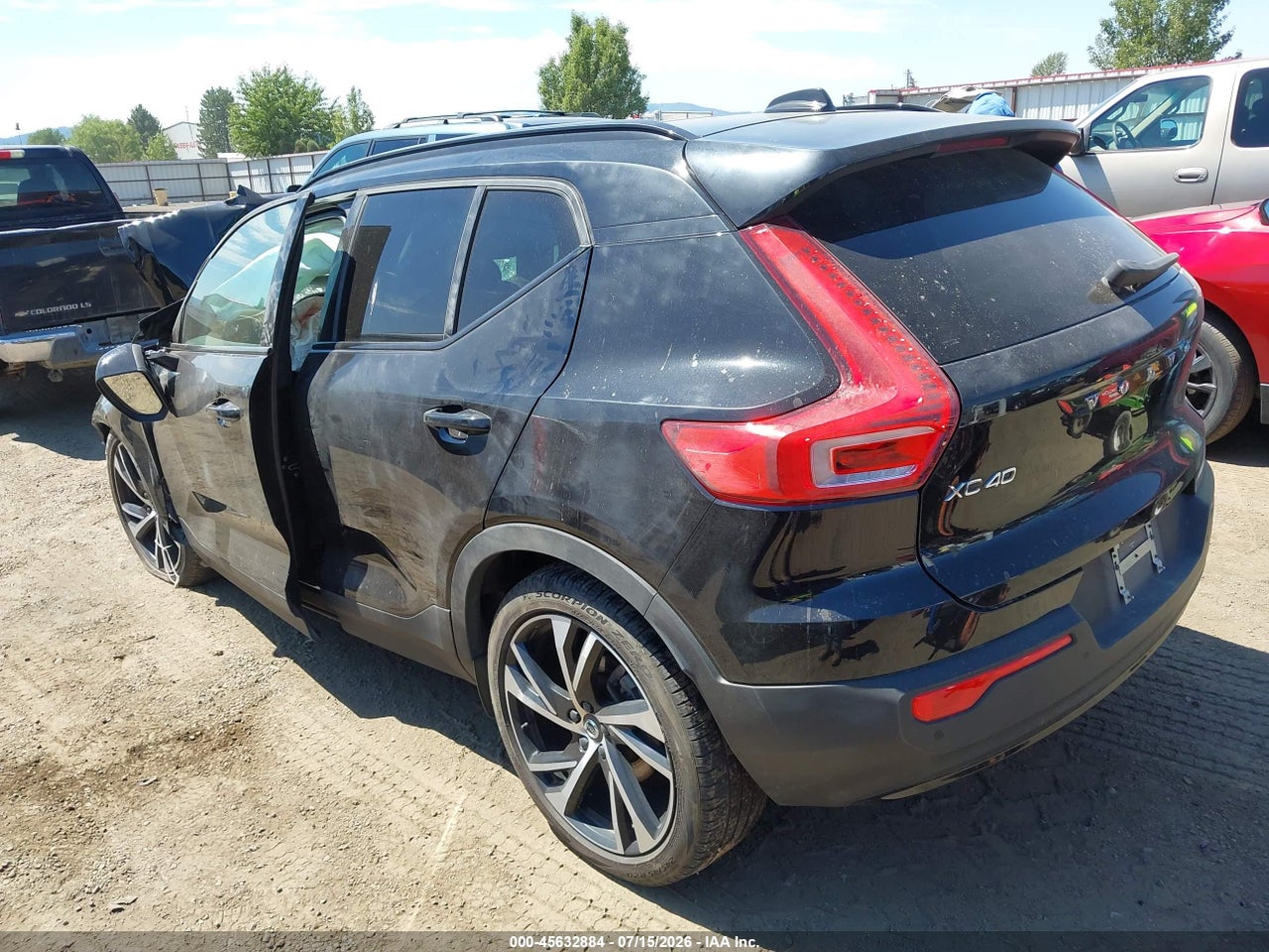 2022 VOLVO XC40 T5 R-DESIGN · 3/11